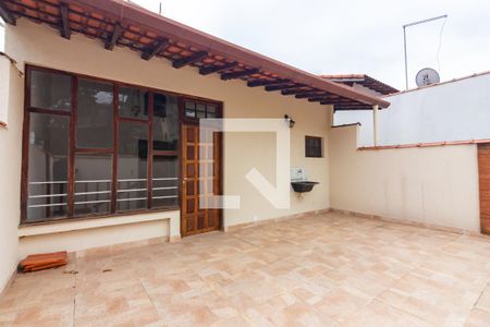 Área Externa de casa à venda com 4 quartos, 143m² em Jaguaribe, Osasco