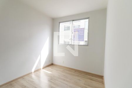 Quarto 2 de apartamento para alugar com 2 quartos, 50m² em Pinheirinho, Curitiba