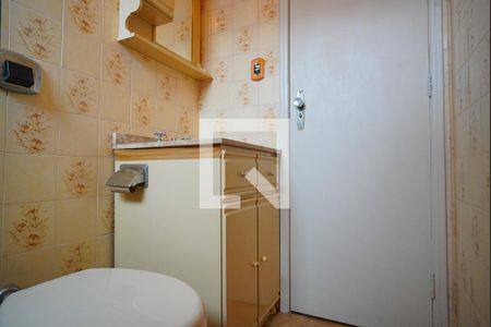 Banheiro  de apartamento para alugar com 1 quarto, 42m² em São João, Porto Alegre