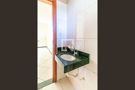 Lavabo de casa de condomínio para alugar com 2 quartos, 55m² em Minascaixa, Belo Horizonte