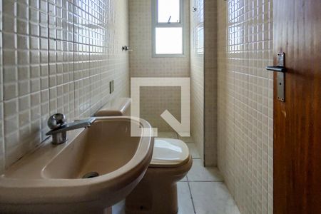 Apartamento para alugar com 218m², 4 quartos e 2 vagas Apartamento para alugar com 218m², 4 quartos e 2 vagasBanheiro da Suíte 2