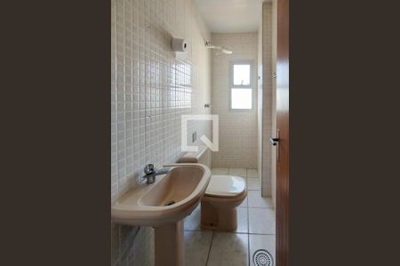Apartamento para alugar com 218m², 4 quartos e 2 vagas Apartamento para alugar com 218m², 4 quartos e 2 vagasBanheiro da Suíte 2