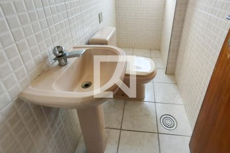 Apartamento para alugar com 218m², 4 quartos e 2 vagas Apartamento para alugar com 218m², 4 quartos e 2 vagasBanheiro da Suíte 2