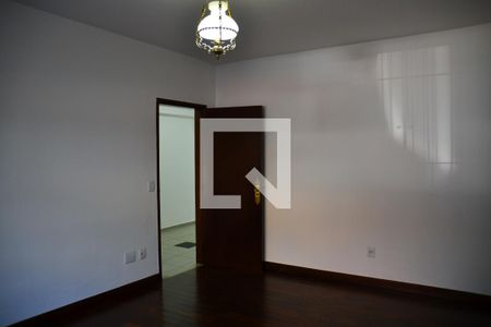 Casa à venda com 250m², 4 quartos e 2 vagasSala