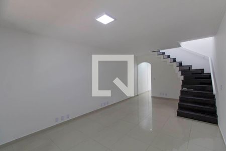 Sala de casa à venda com 4 quartos, 180m² em Vila Marieta, São Paulo