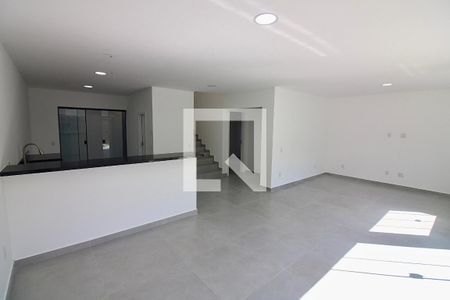 Sala de casa de condomínio à venda com 4 quartos, 300m² em Vargem Grande, Rio de Janeiro