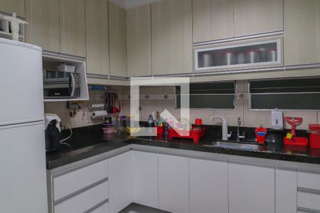 Casa à venda com 197m², 3 quartos e 2 vagas Casa à venda com 197m², 3 quartos e 2 vagasCozinha