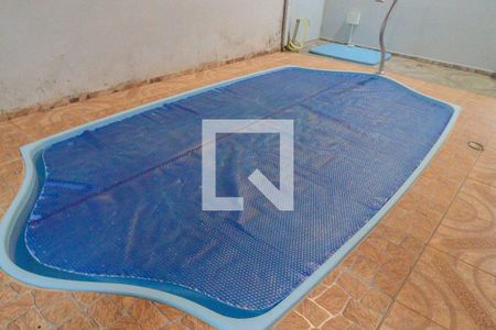 Casa à venda com 197m², 3 quartos e 2 vagas Casa à venda com 197m², 3 quartos e 2 vagasPiscina