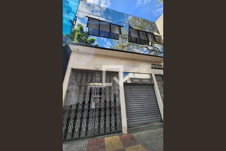 Casa à venda com 238m², 3 quartos e 4 vagas Casa à venda com 238m², 3 quartos e 4 vagasFachada