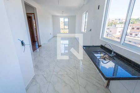 Cozinha de apartamento à venda com 2 quartos, 60m² em Santa Terezinha, Belo Horizonte