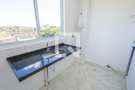 Cozinha de apartamento à venda com 2 quartos, 60m² em Santa Terezinha, Belo Horizonte