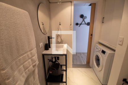 Banheiro de kitnet/studio para alugar com 1 quarto, 33m² em Cidade Monções, São Paulo
