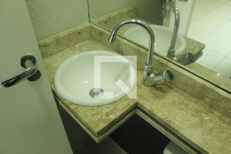 Lavabo de casa de condomínio para alugar com 2 quartos, 135m² em Jardim Nosso Lar, São Paulo