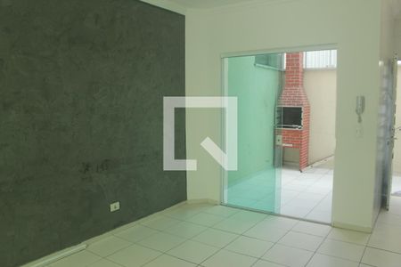 Sala de casa de condomínio para alugar com 2 quartos, 135m² em Jardim Nosso Lar, São Paulo