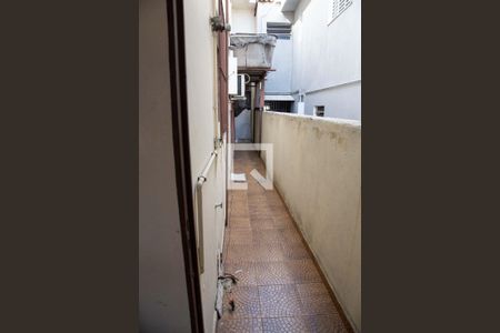 Casa à venda com 170m², 4 quartos e 2 vagas Casa à venda com 170m², 4 quartos e 2 vagasCorredor Externo