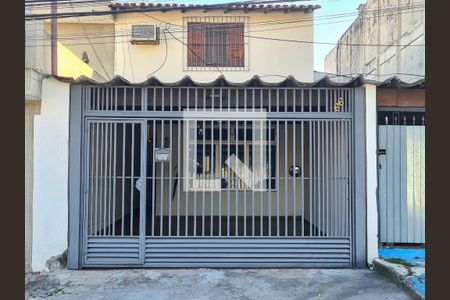 Casa à venda com 170m², 4 quartos e 2 vagas Casa à venda com 170m², 4 quartos e 2 vagasFachada