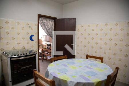 Casa à venda com 170m², 4 quartos e 2 vagas Casa à venda com 170m², 4 quartos e 2 vagasCozinha