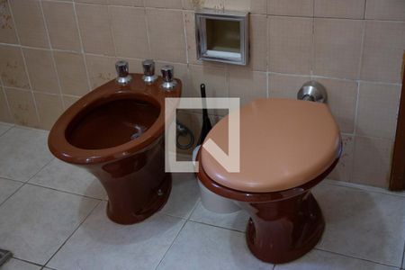 Casa à venda com 170m², 4 quartos e 2 vagas Casa à venda com 170m², 4 quartos e 2 vagasBanheiro