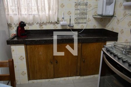 Casa à venda com 170m², 4 quartos e 2 vagas Casa à venda com 170m², 4 quartos e 2 vagasCozinha