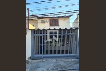 Casa à venda com 170m², 4 quartos e 2 vagas Casa à venda com 170m², 4 quartos e 2 vagasFachada