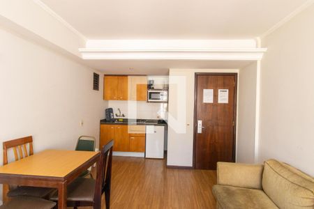 Sala/Cozinha de apartamento para alugar com 1 quarto, 39m² em Centro, Curitiba