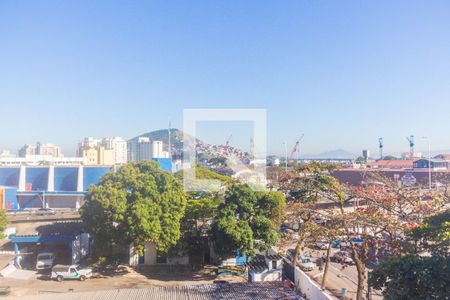 Vista da sala de apartamento à venda com 2 quartos, 60m² em São Lourenço, Niterói