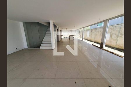Casa à venda com 4 quartos, 339m² em Pechincha, Rio de Janeiro