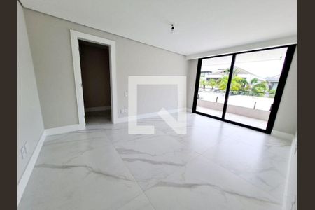 Casa à venda com 5 quartos, 520m² em Barra da Tijuca, Rio de Janeiro