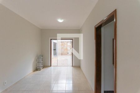 Casa à venda com 220m², 4 quartos e 4 vagasSala