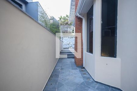 Corredor lateral de casa de condomínio à venda com 4 quartos, 300m² em Retiro Morumbi, São Paulo