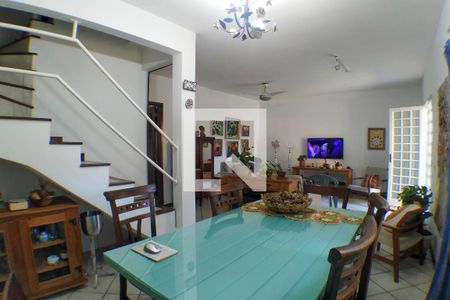 Sala de casa de condomínio à venda com 4 quartos, 180m² em Maria Paula, Niterói