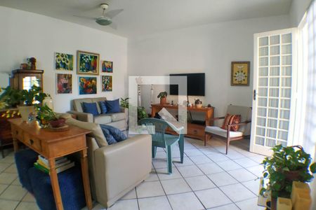 Sala de casa de condomínio à venda com 4 quartos, 180m² em Maria Paula, Niterói