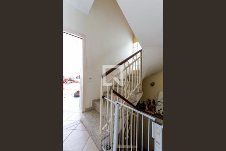 Escada Quartos de casa para alugar com 3 quartos, 250m² em Vila Isolina Mazzei, São Paulo