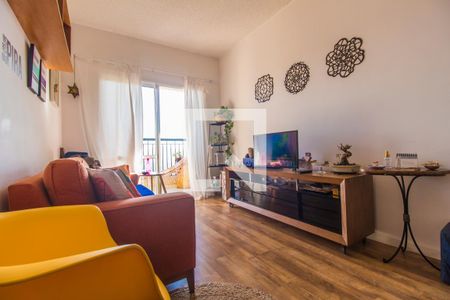 Sala de TV de apartamento à venda com 2 quartos, 68m² em Jardim Tupanci, Barueri