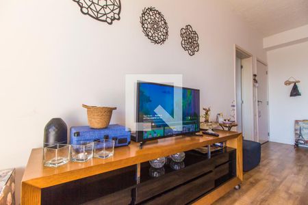 Sala de TV de apartamento à venda com 2 quartos, 68m² em Jardim Tupanci, Barueri