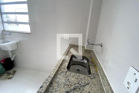 Cozinha de apartamento para alugar com 2 quartos, 45m² em Jardim Vinte E Cinco de Agosto, Duque de Caxias