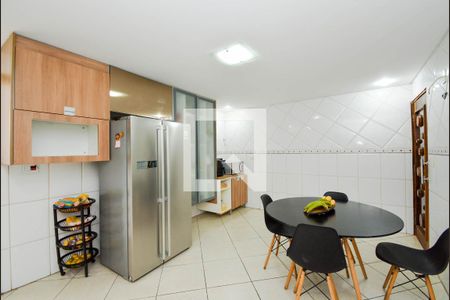 Casa à venda com 218m², 4 quartos e 3 vagas Casa à venda com 218m², 4 quartos e 3 vagasCozinha