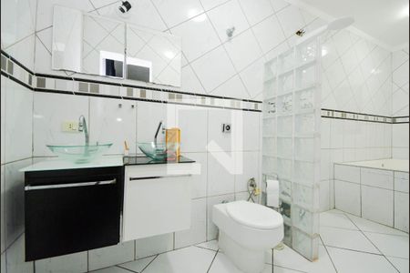 Casa à venda com 218m², 4 quartos e 3 vagas Casa à venda com 218m², 4 quartos e 3 vagasBanheiro da Suíte