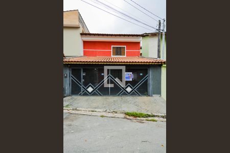 Casa à venda com 218m², 4 quartos e 3 vagas Casa à venda com 218m², 4 quartos e 3 vagasFachada