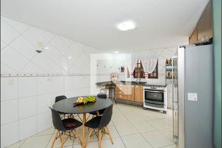 Casa à venda com 218m², 4 quartos e 3 vagas Casa à venda com 218m², 4 quartos e 3 vagasCozinha