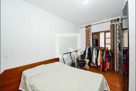 Casa à venda com 218m², 4 quartos e 3 vagas Casa à venda com 218m², 4 quartos e 3 vagasQuarto 2