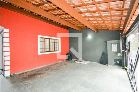 Casa à venda com 218m², 4 quartos e 3 vagas Casa à venda com 218m², 4 quartos e 3 vagasGaragem