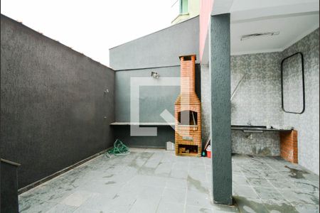 Casa à venda com 218m², 4 quartos e 3 vagas Casa à venda com 218m², 4 quartos e 3 vagasQuintal com Área de Churrasco