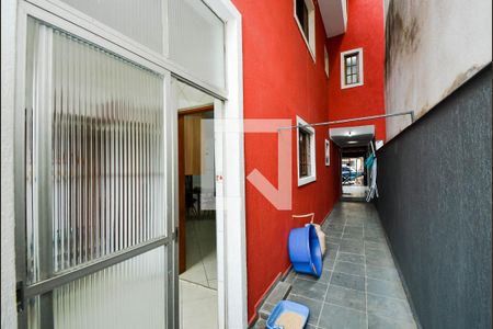 Casa à venda com 218m², 4 quartos e 3 vagas Casa à venda com 218m², 4 quartos e 3 vagasCorredor Lateral