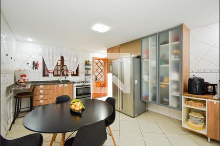 Casa à venda com 218m², 4 quartos e 3 vagas Casa à venda com 218m², 4 quartos e 3 vagasCozinha