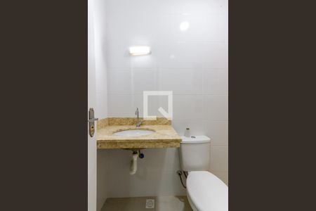 Banheiro de kitnet/studio para alugar com 1 quarto, 28m² em Vila Gustavo, São Paulo