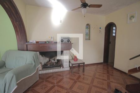Sala de casa à venda com 3 quartos, 202m² em Santa Maria Goretti, Porto Alegre