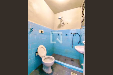 Studio banheiro  de kitnet/studio para alugar com 1 quarto, 30m² em Copacabana, Rio de Janeiro