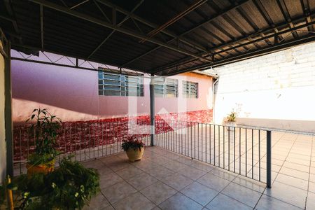 Casa à venda com 243m², 2 quartos e sem vaga Casa à venda com 243m², 2 quartos e sem vagaVaranda