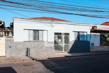 Casa à venda com 243m², 2 quartos e sem vaga Casa à venda com 243m², 2 quartos e sem vagaFachada